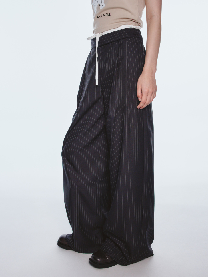 широкие брюки из линейки  young по цене 3999 руб вид справа