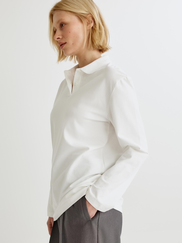 трикотажный лонгслив-поло по цене 2599 руб вид справа