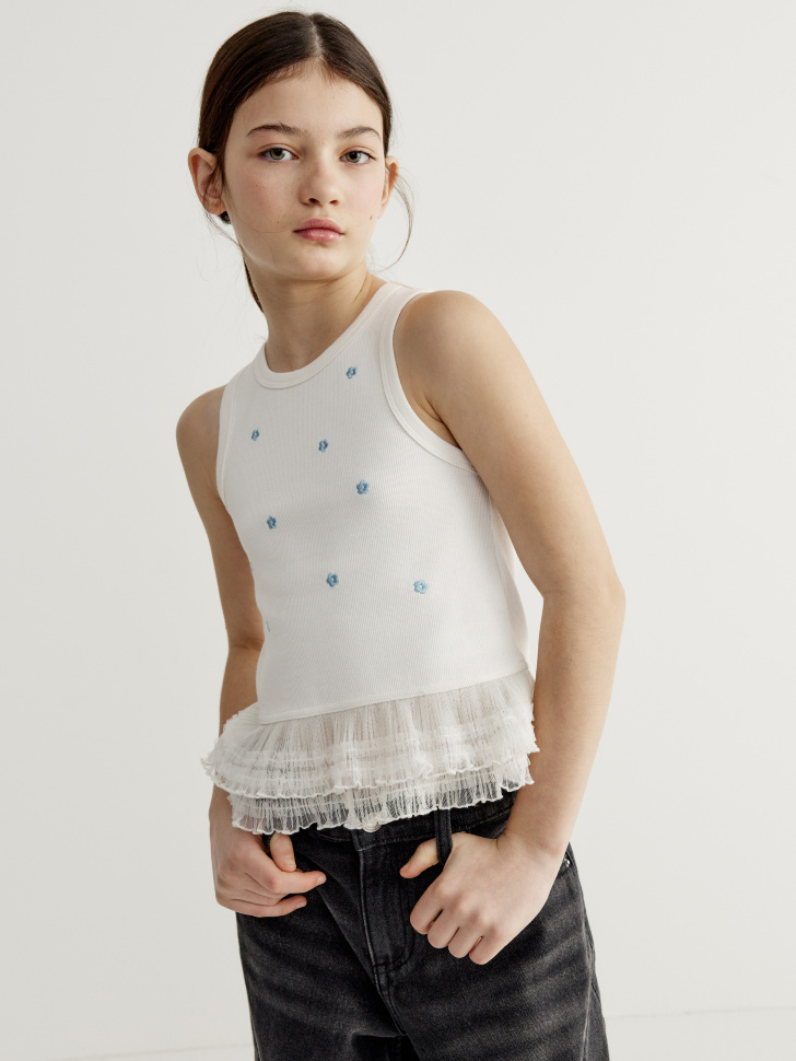 Топ с вышивкой и кружевными оборками для девочек 1499₽