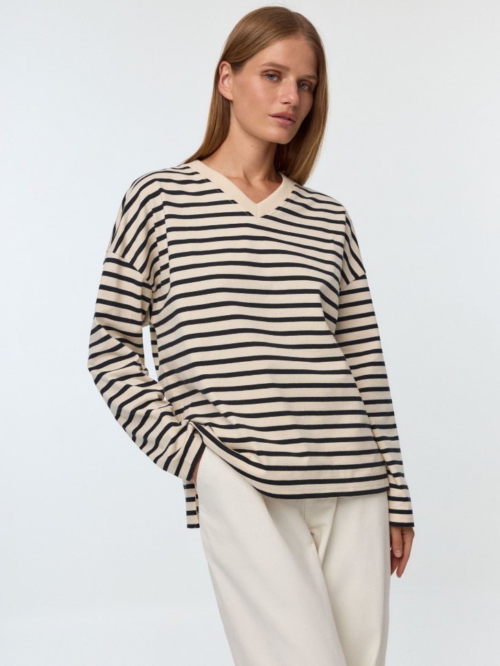 

Лонгслив ANNA OVERSIZE FIT с треугольным вырезом