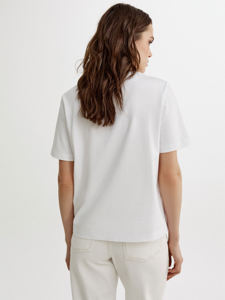 футболка с вышивкой прямого кроя по цене 2299 руб вид справа