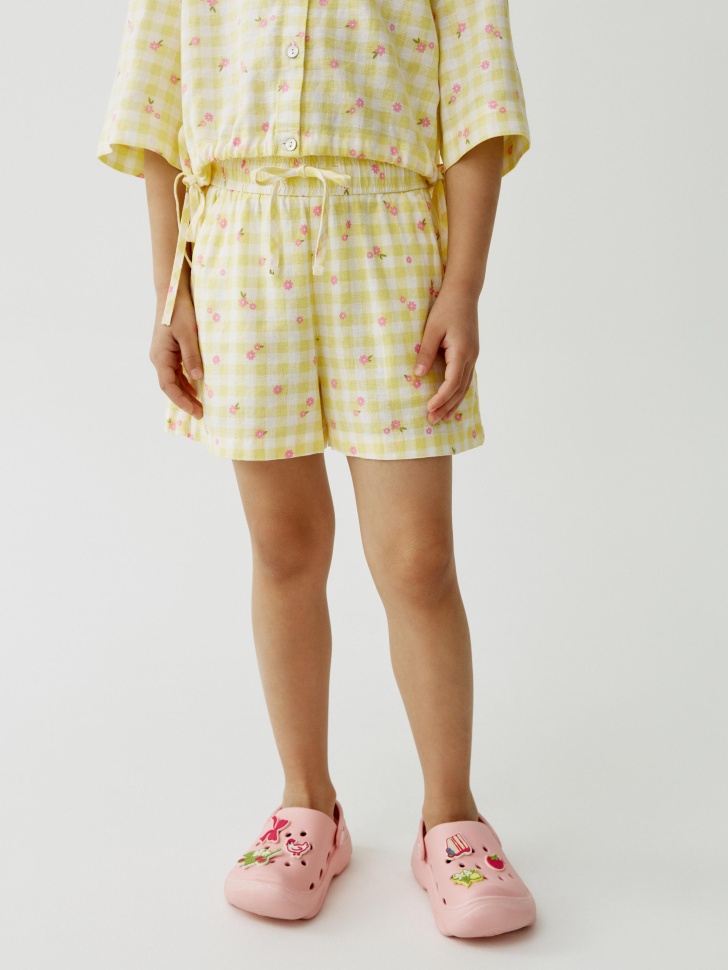 короткие шорты из смесового льна для девочек от бренда sela вид слева