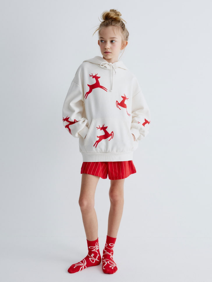 новогоднее худи с рогами оленя на капюшоне для девочек 4610517031617 по акции