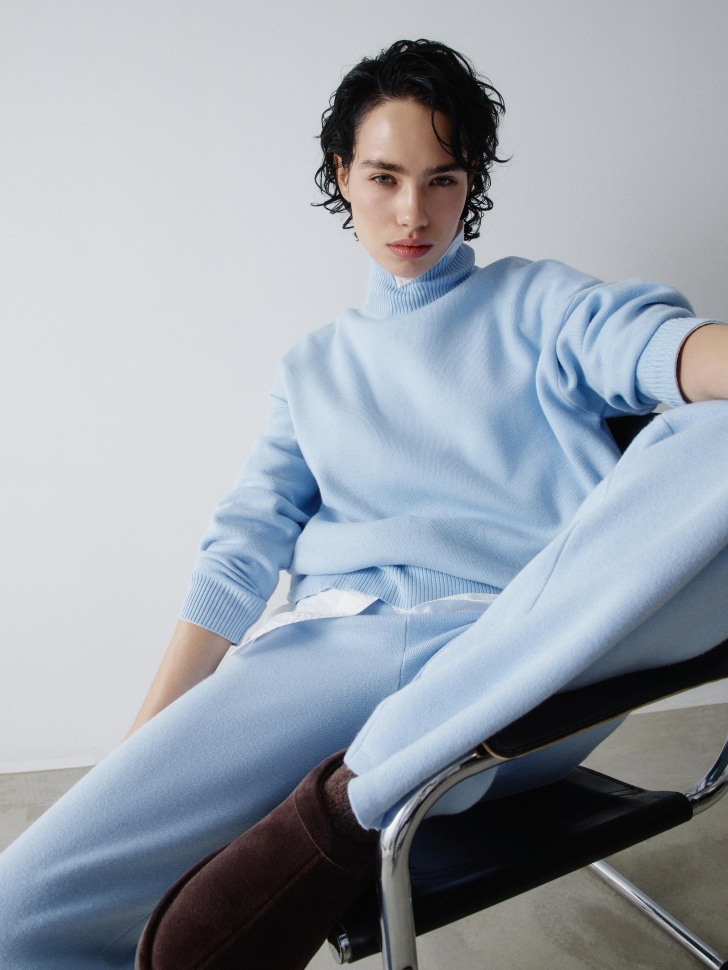 свитер с воротником-стойкой 4610517305534 в интернет магазине