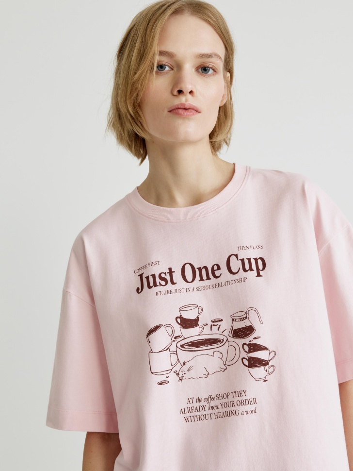 футболка оверсайз с принтом из россии вид сбоку