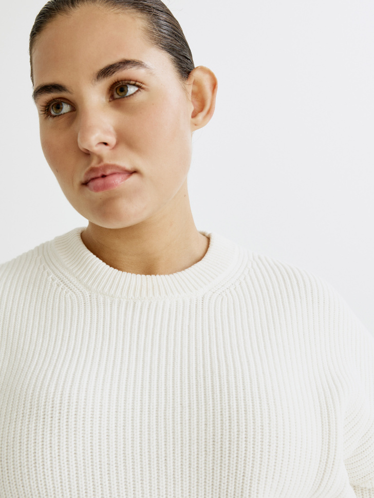 базовый вязаный джемпер оверсайз из россии вид сбоку