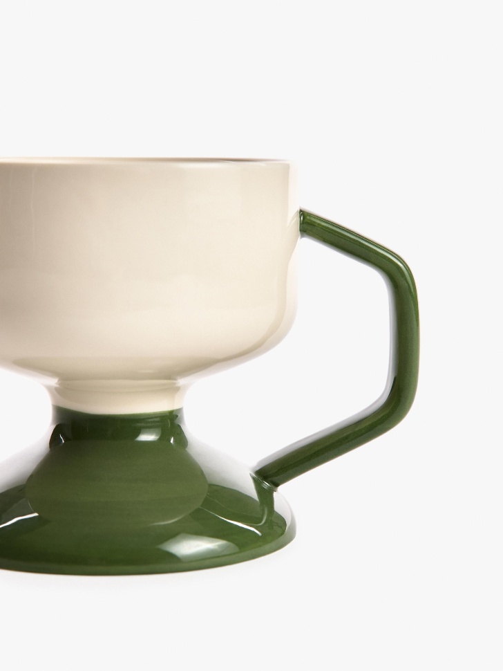 кружка из фарфора по цене 1499 руб вид справа