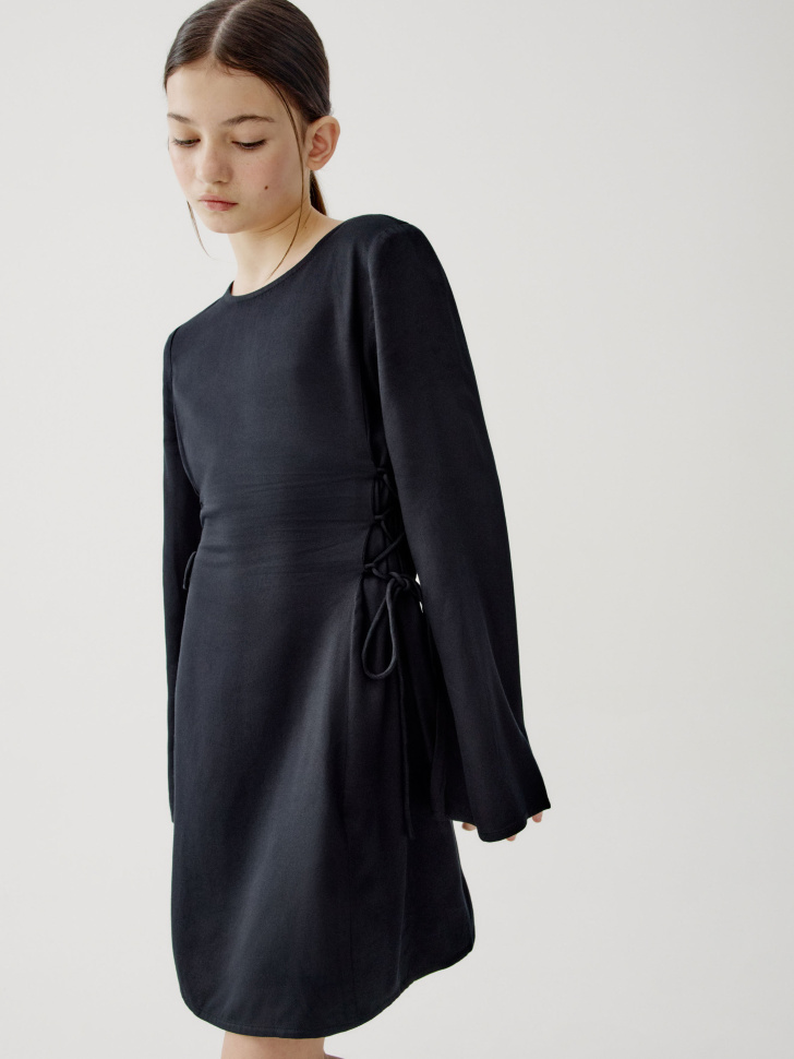 Платье из сатиновой вискозы со шнуровкой для девочек 2599₽