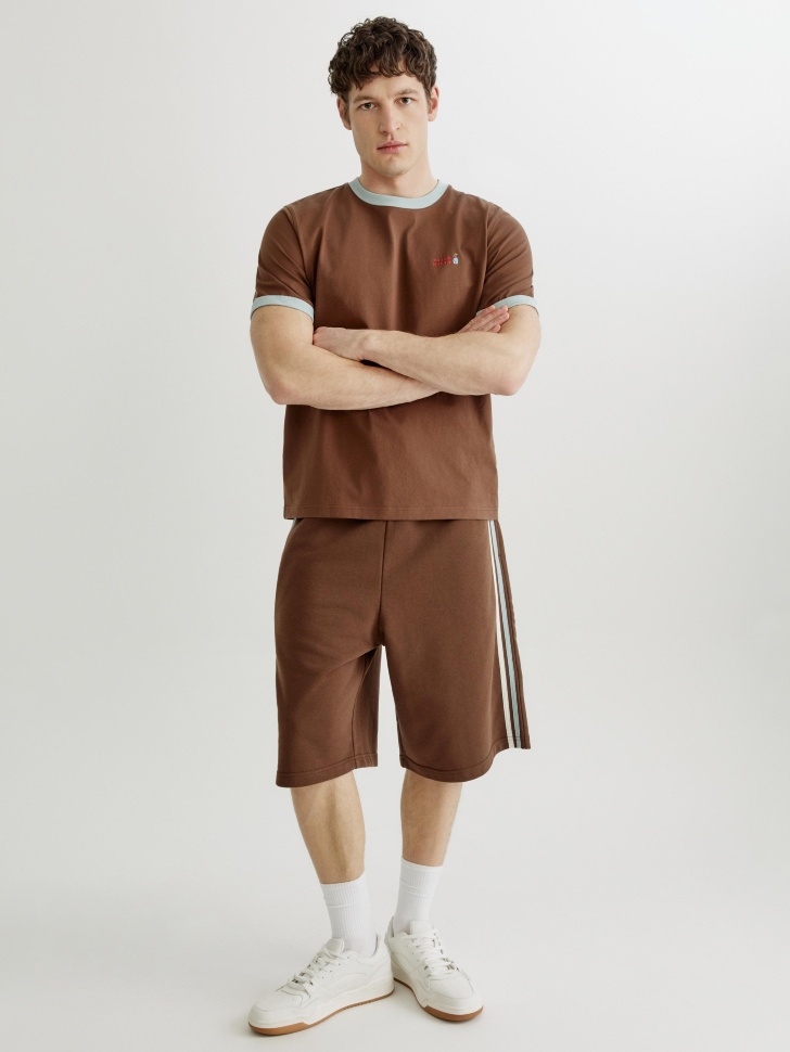 Мужские трикотажные шорты бермуды SELA с лампасами, коричневый, арт. 44992