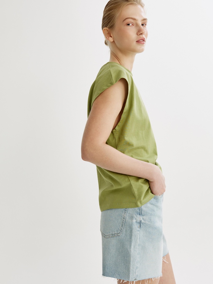 футболка оверсайз с коротким рукавом из россии вид сбоку