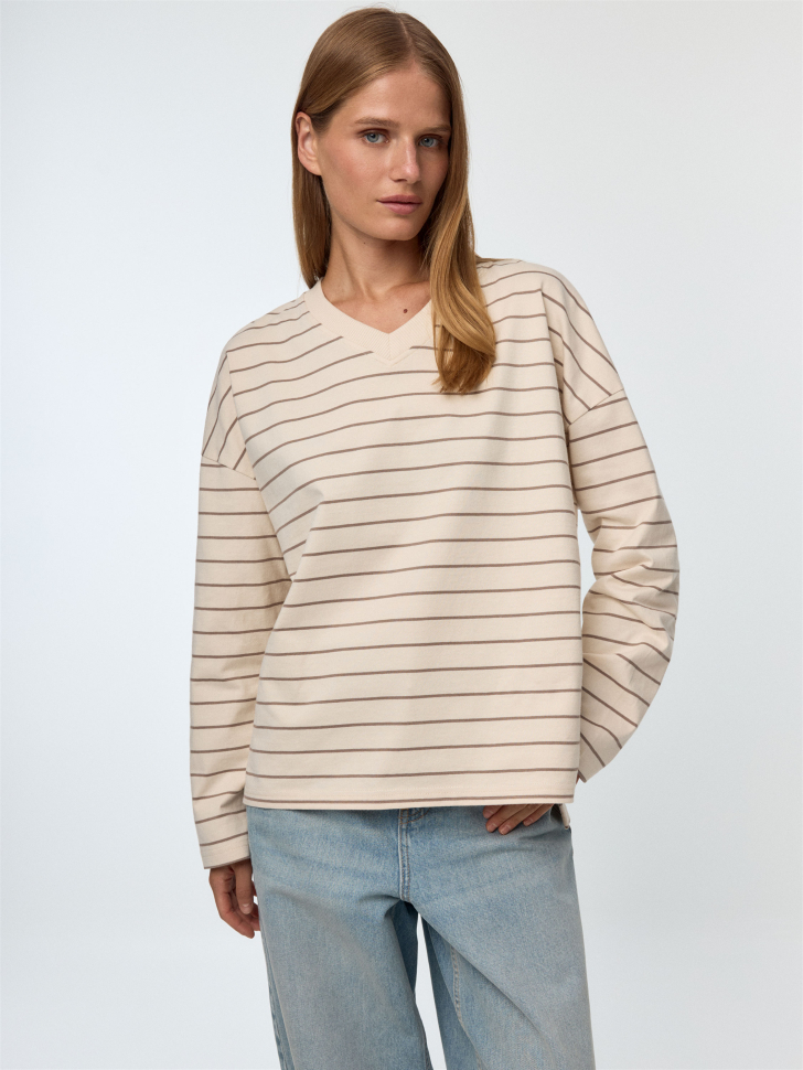 

Лонгслив ANNA OVERSIZE FIT с треугольным вырезом