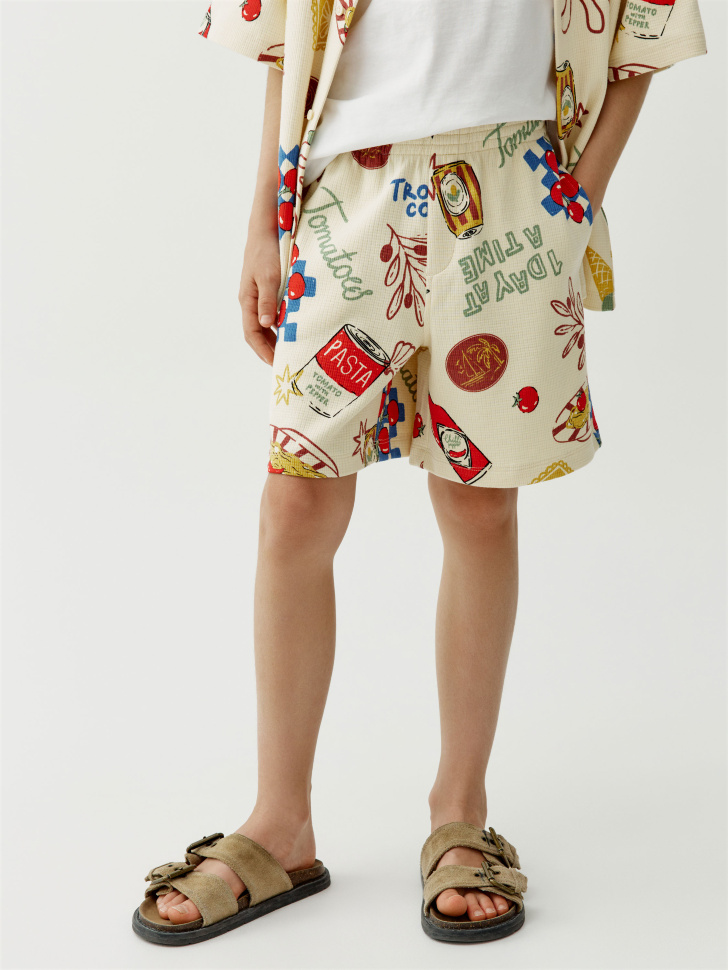 шорты из фактурного трикотажа для мальчиков от бренда sela вид слева