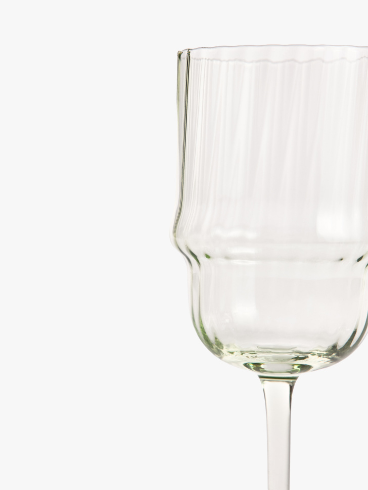 бокал из стекла с рельефным узором от бренда sela вид слева