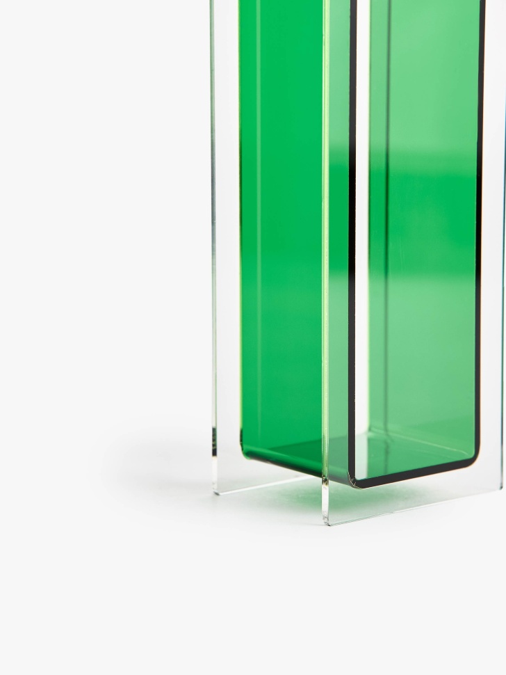 декоративная ваза из акрила из проверенных материалов спереди