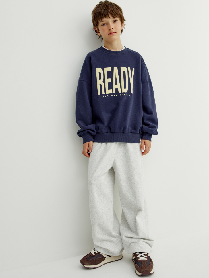 свитшот оверсайз с принтом для мальчиков от бренда sela вид слева