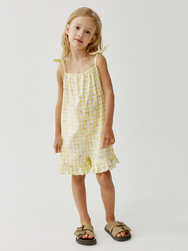 летний комбинезон из смесовой вискозы для девочек от бренда sela вид слева