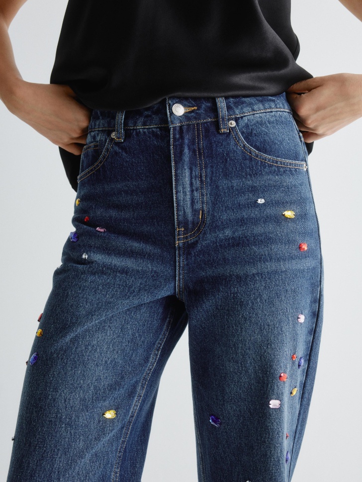 джинсы straight с декором из камней 4610517373298 в интернет магазине
