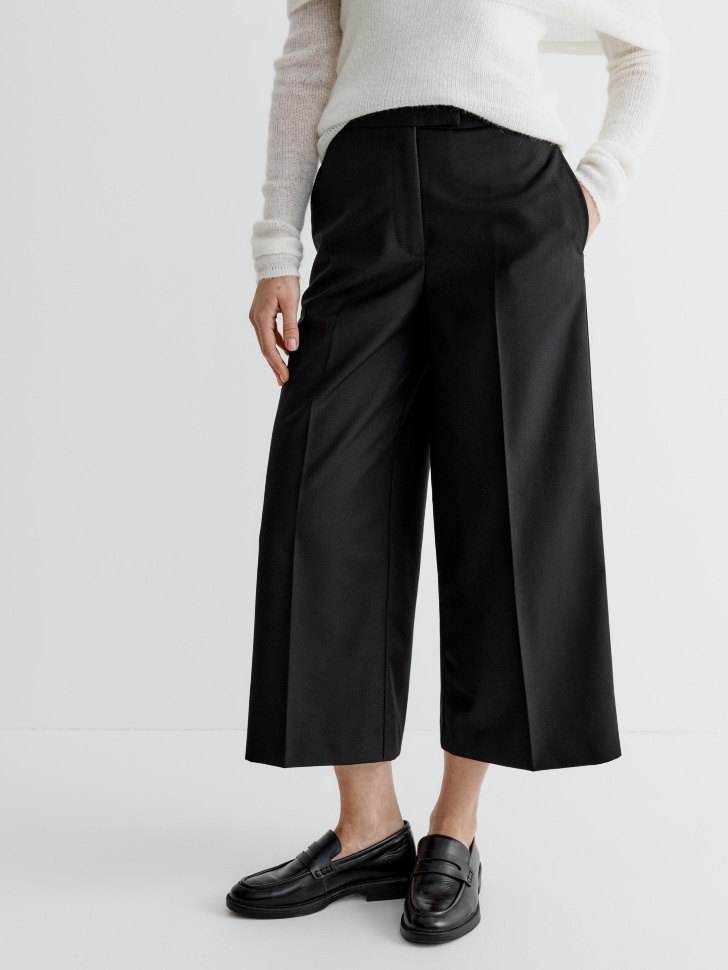 брюки-кюлоты из костюмной ткани от бренда sela вид слева