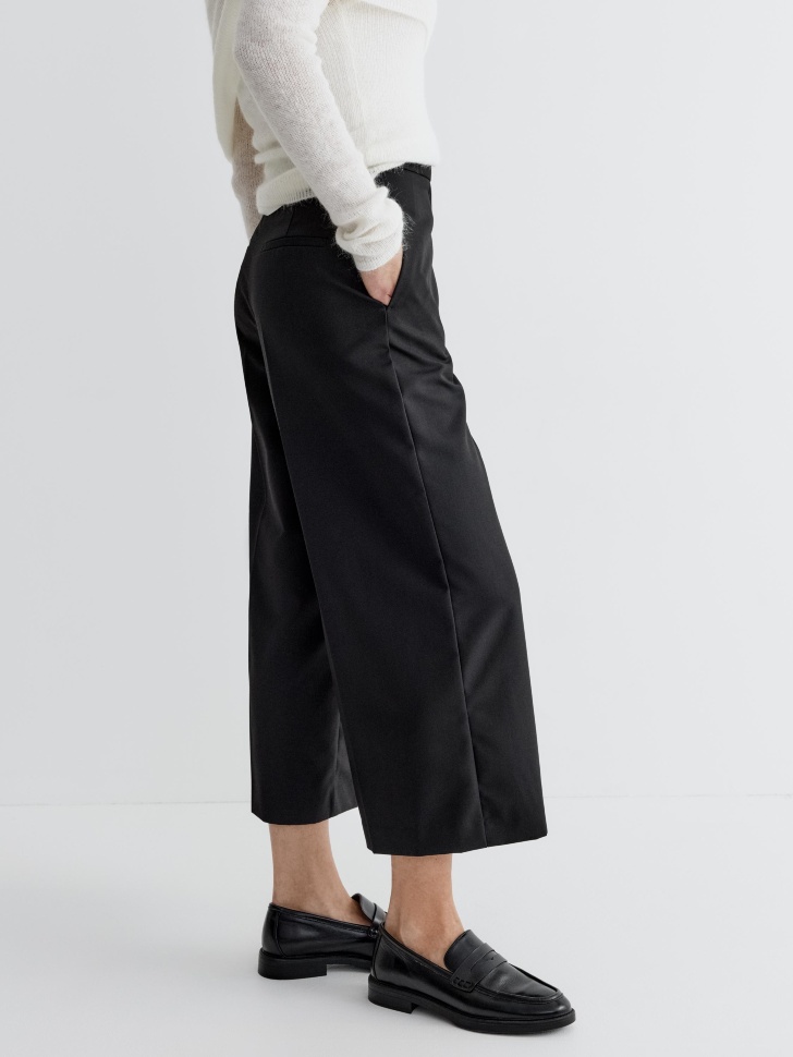 брюки-кюлоты из костюмной ткани по цене 3599 руб вид справа