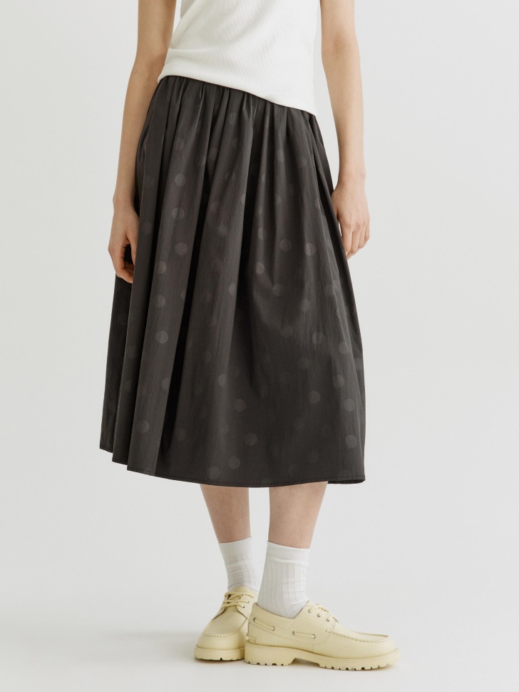 пышная юбка в крупный жаккардовый горошек от бренда sela вид слева