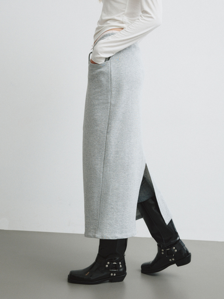 трикотажная юбка миди из линейки  young по цене 2799 руб вид справа