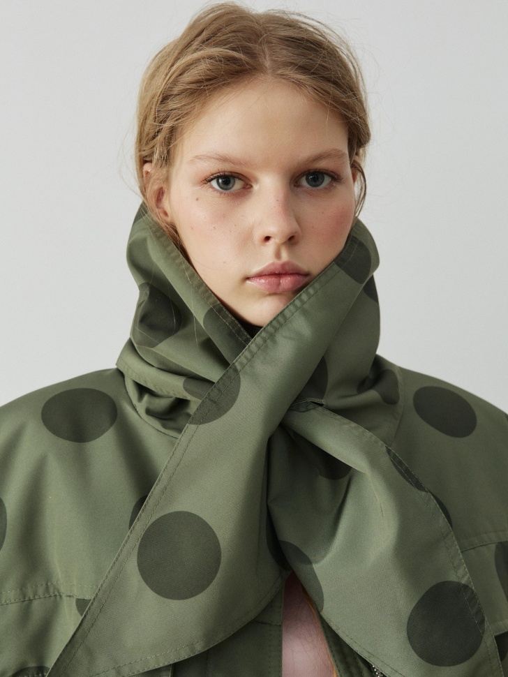 куртка с шарфом из линейки  young от бренда sela вид слева