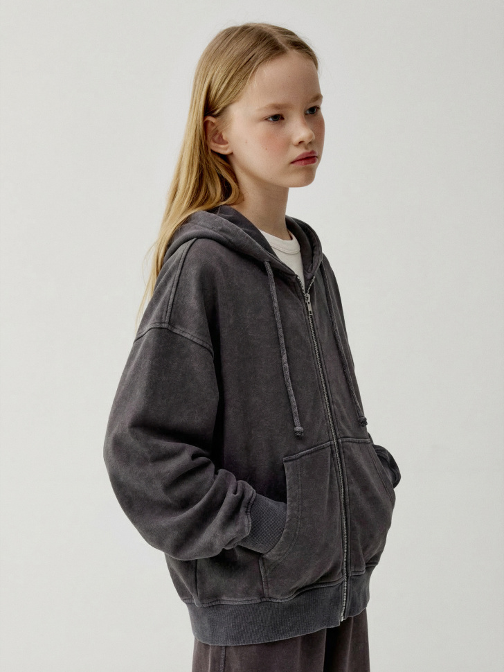 Толстовка оверсайз с эффектом кислотной стирки для девочек 3299₽