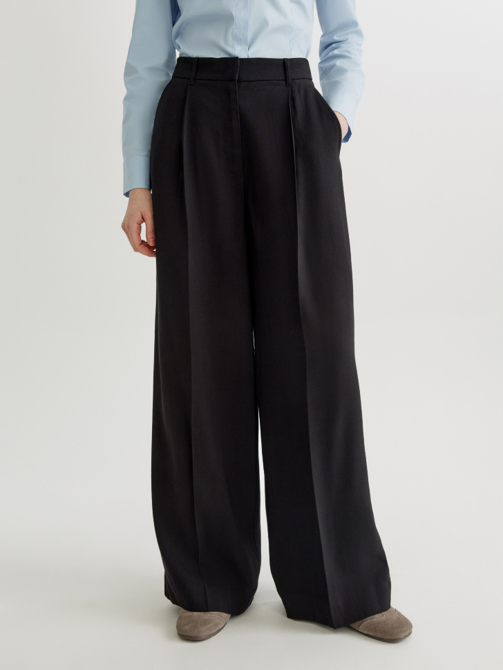 широкие брюки из смесовой вискозы от бренда sela вид слева