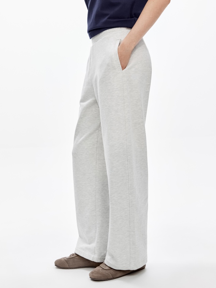 брюки прямые из футера с потайным карманом по цене 3599 руб вид справа