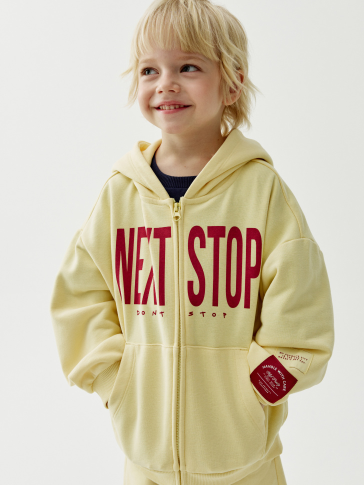 толстовка на молнии с принтом для детей от бренда sela вид слева