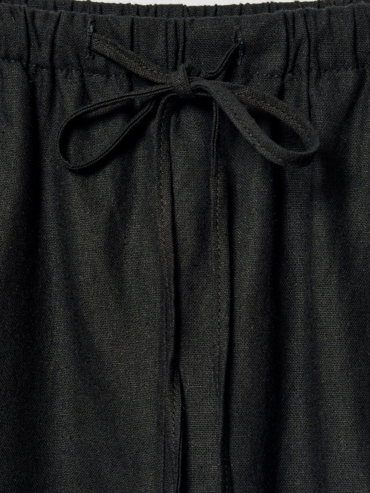 короткие шорты из вискозы и льна из вискозы спереди