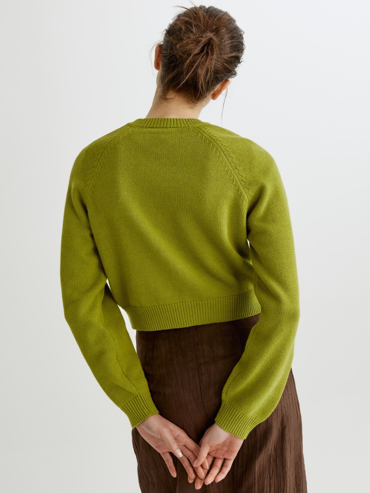 вязаный укороченный кардиган по цене 2999 руб вид справа