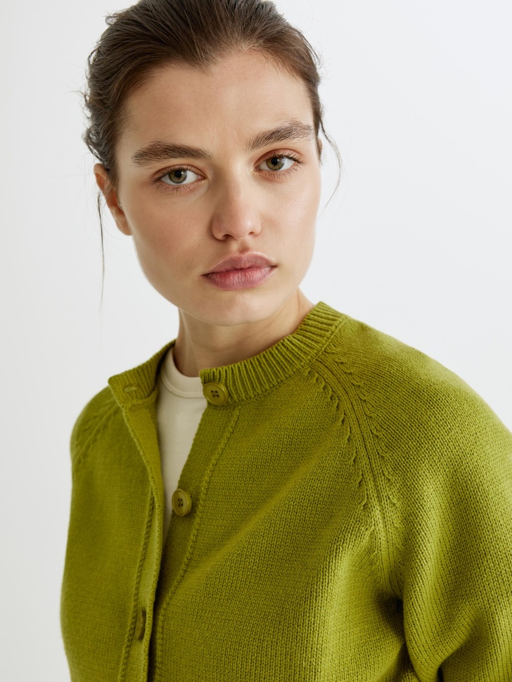 вязаный укороченный кардиган из россии вид сбоку