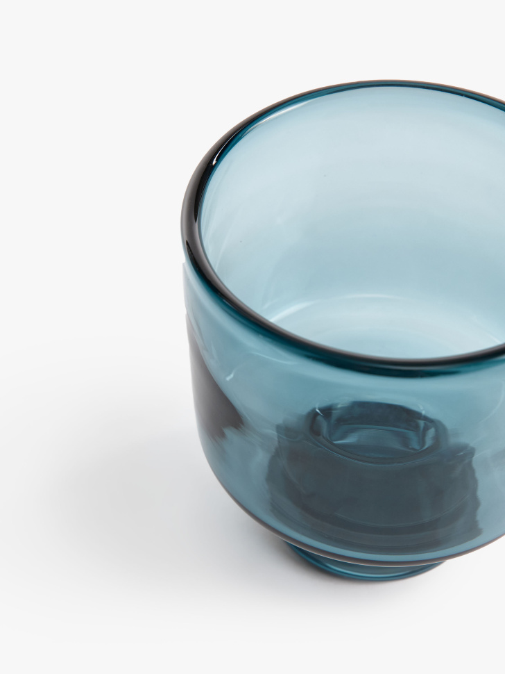 декоративное блюдо из цветного стекла от бренда sela вид слева