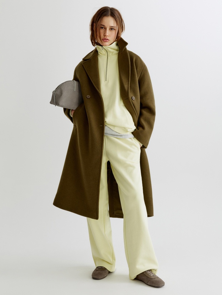 свитшот оверсайз с воротником на молнии от бренда sela вид слева