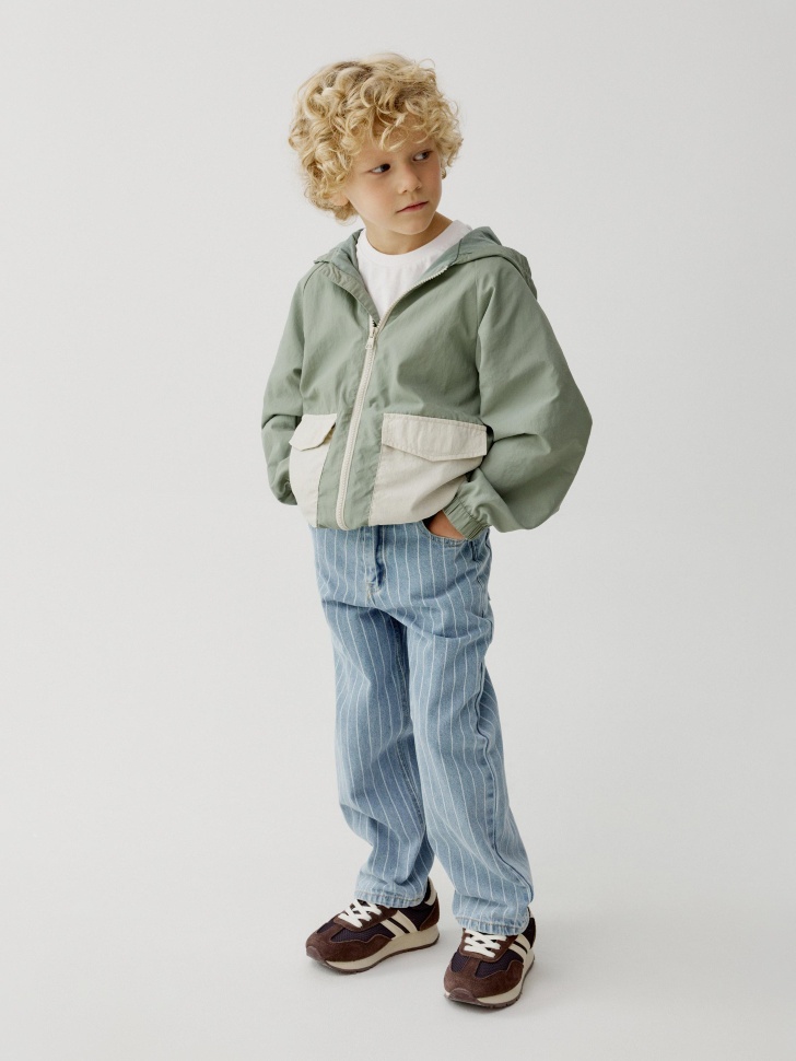 ветровка с капюшоном детская от бренда sela вид слева