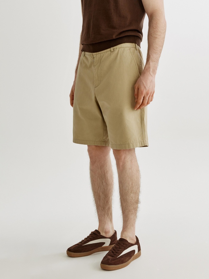 шорты чинос со средней посадкой по цене 2999 руб вид справа