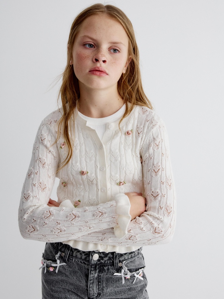 ажурный кардиган с декором для девочек из россии вид сбоку