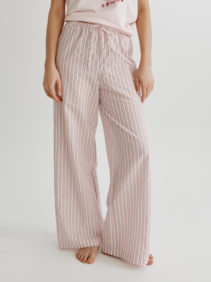 домашние брюки из хлопка в полоску от бренда sela вид слева