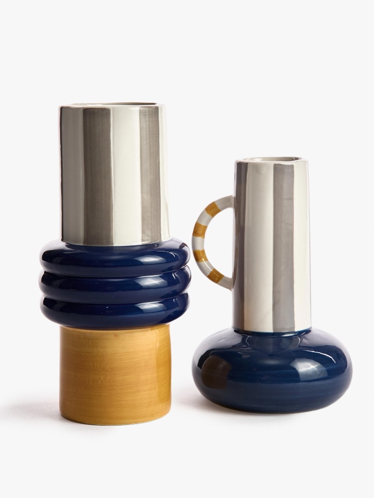 ваза из фарфора от бренда sela вид слева