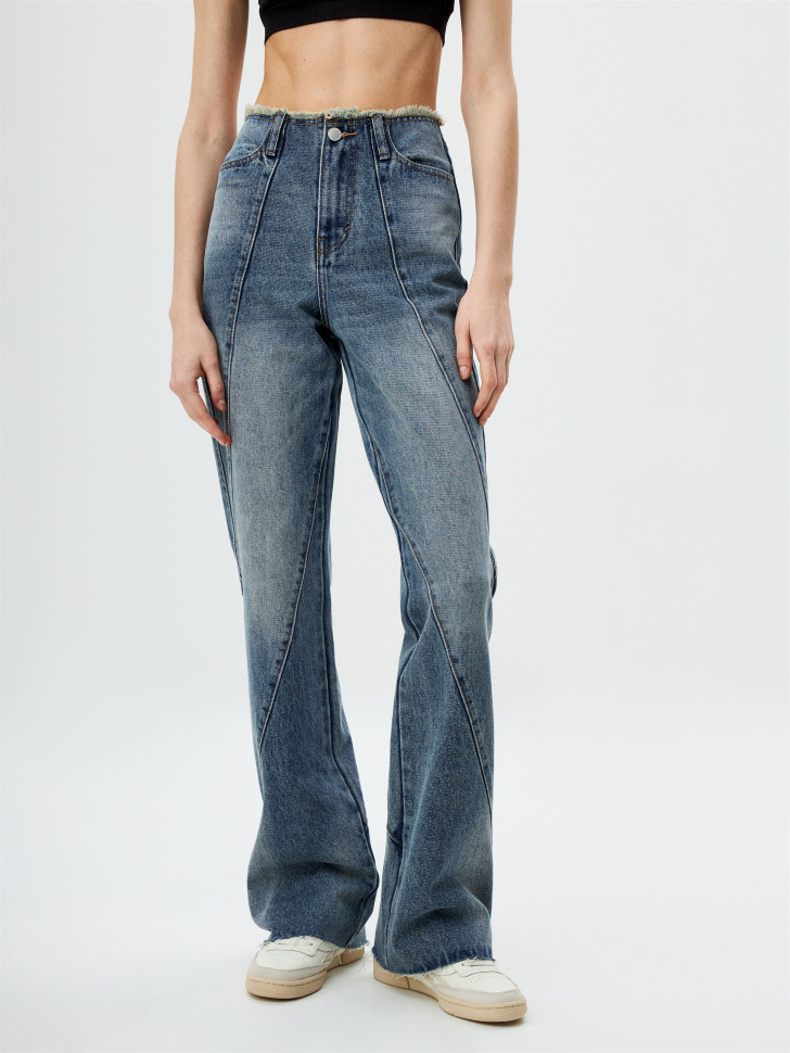 

Джинсы Flared fit с рельефными швами