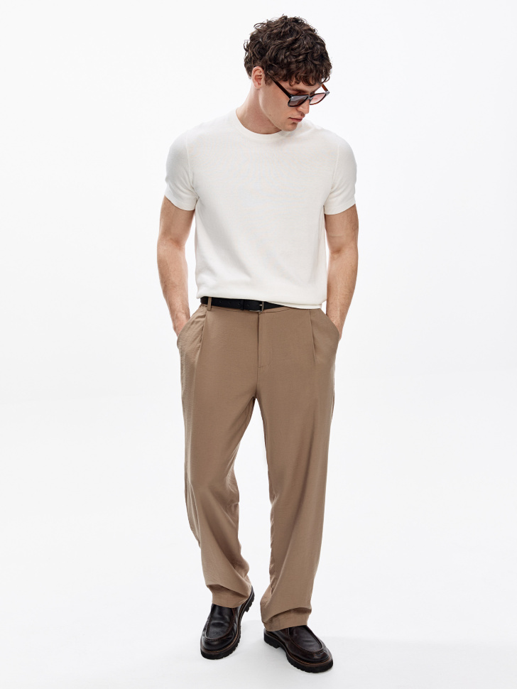 базовая вязаная футболка от бренда sela вид слева