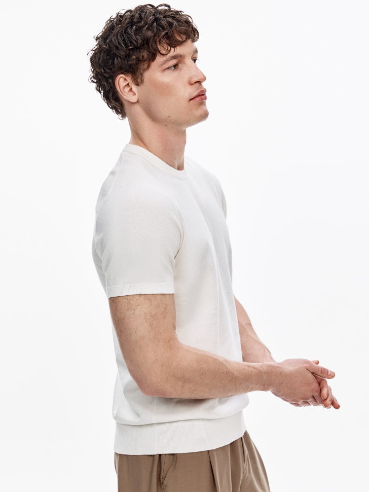 базовая вязаная футболка из россии вид сбоку