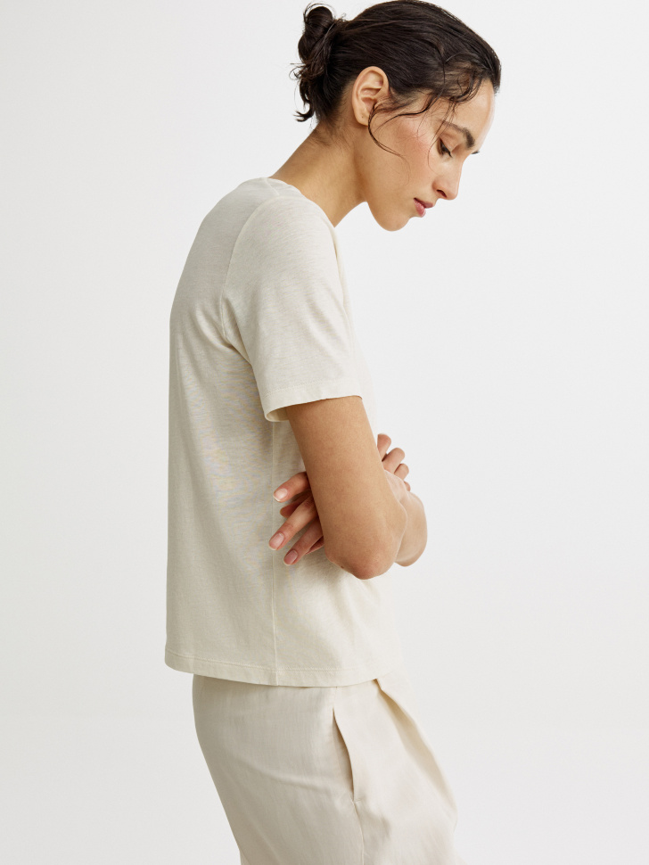 футболка из смесового лиоцелла и хлопка от бренда sela вид слева