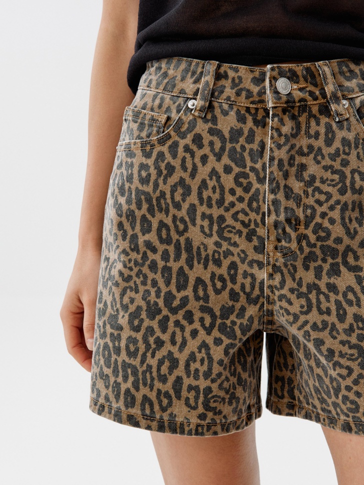 джинсовые шорты мом с высокой посадкой из россии вид сбоку