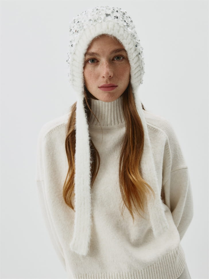 

Вязаная шапка-чепчик с содержанием шерсти