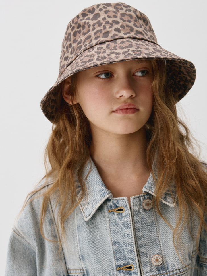 леопардовая панама детская от бренда sela вид слева