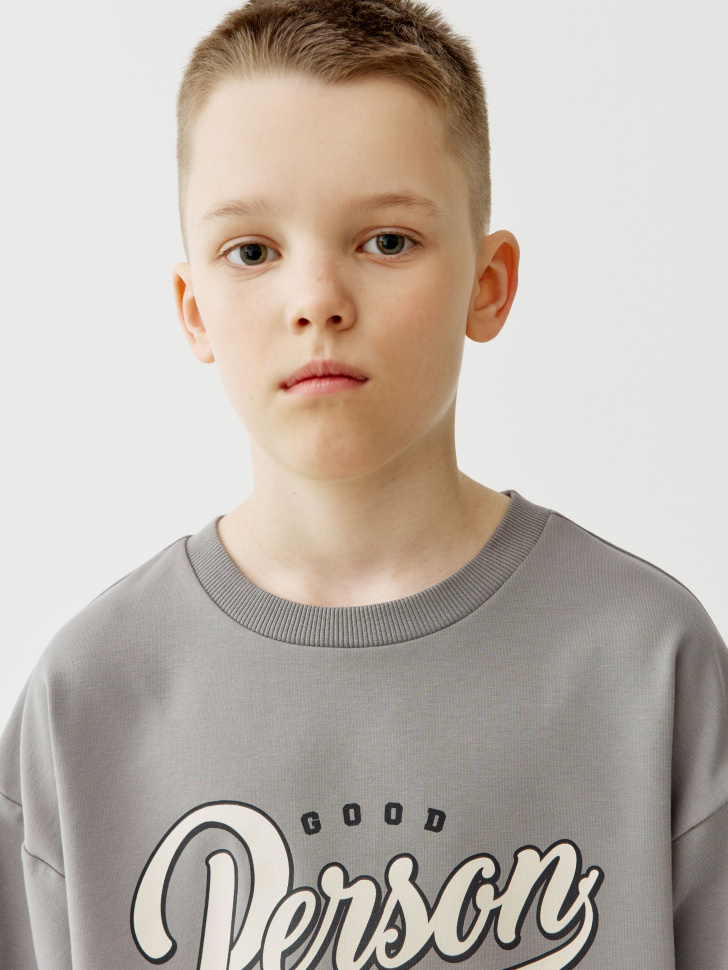 комплект из футболки и шорт для мальчиков по цене 1999 руб вид справа