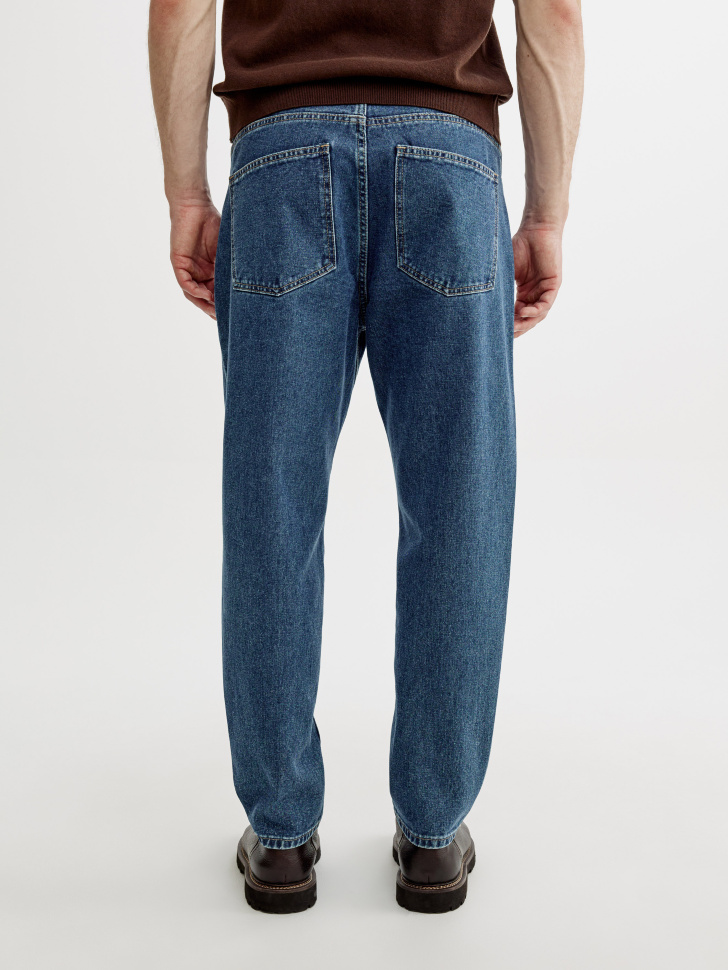 свободные укороченные джинсы со средней посадкой по цене 3999 руб вид справа