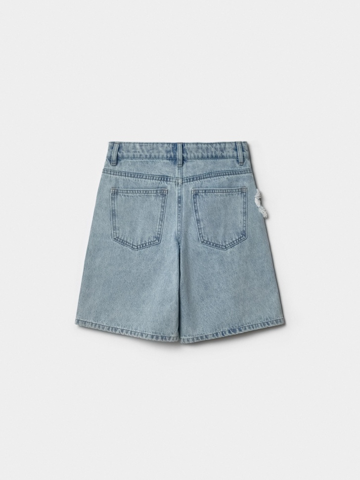 удлиненные джинсовые шорты с аппликацией для девочек по цене 2599 руб вид справа